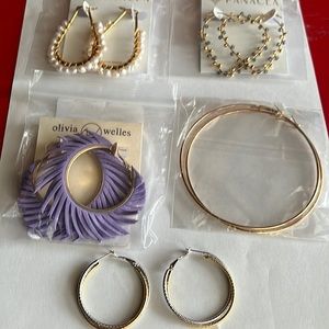 Earrings in genuine stones & goldtone.